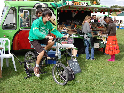 Pedal powered smoothie maker Image: oneplanetsutton on Flickr, shared under CC Attribution license.